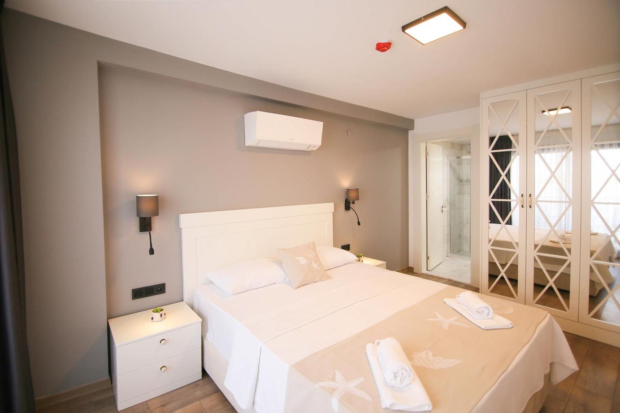 Krem Marin Otel Чесме Екстериор снимка