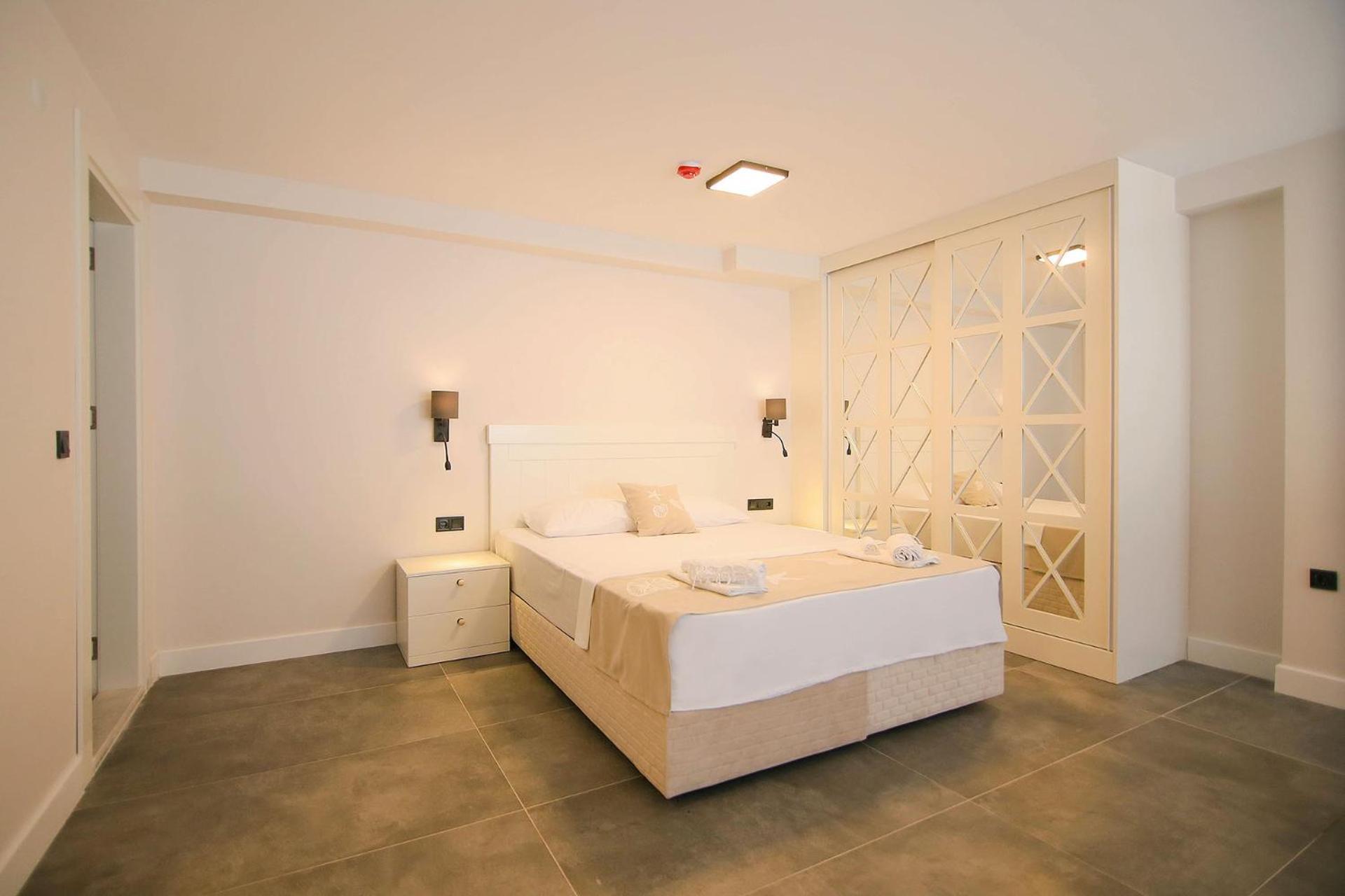Krem Marin Otel Чесме Екстериор снимка